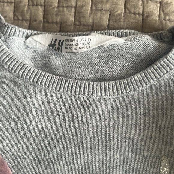 Girl’s H&M size 4-6Y sweaters. - Picture 5 of 6